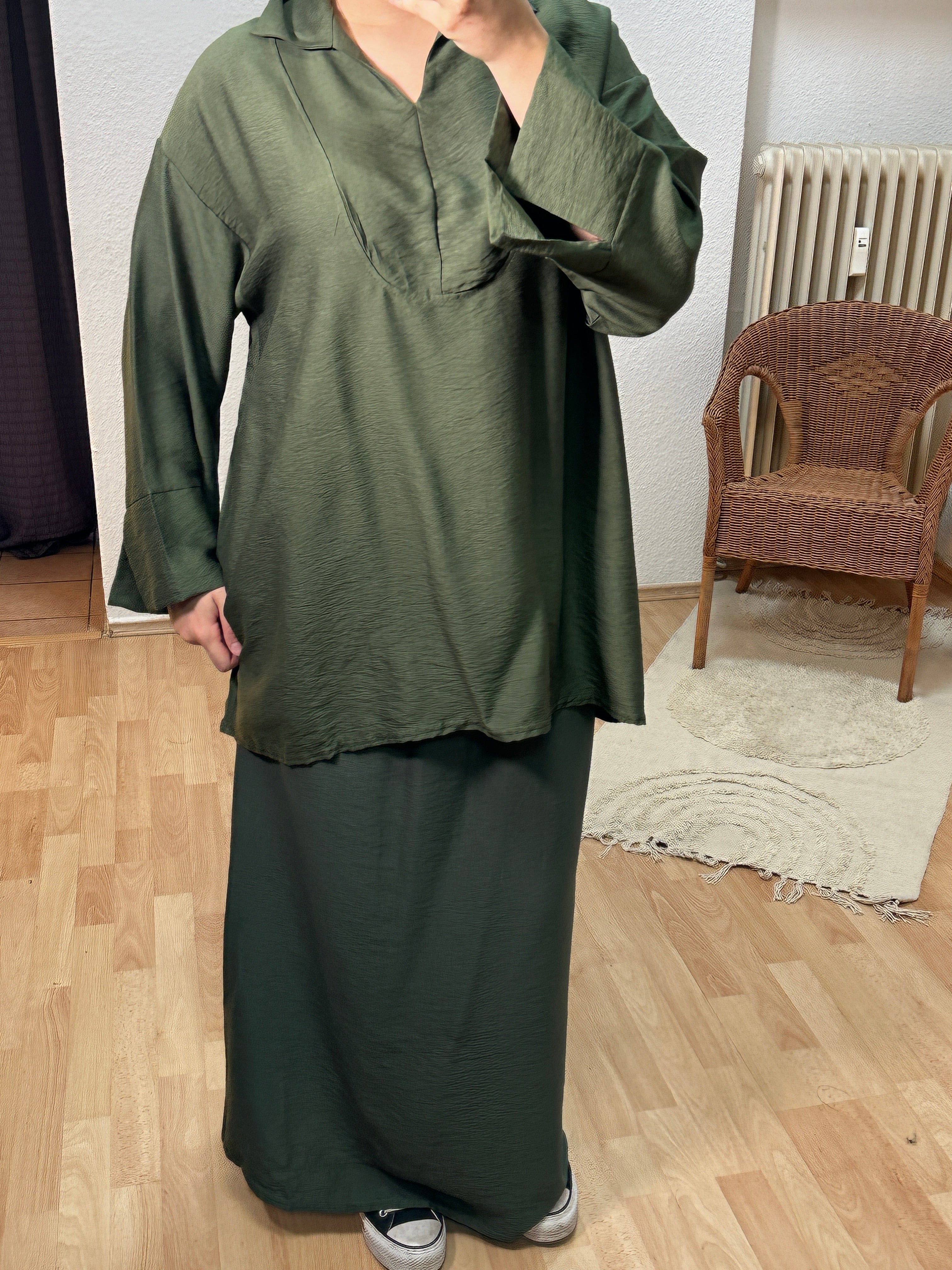 Rock mit langem Kragenoberteil