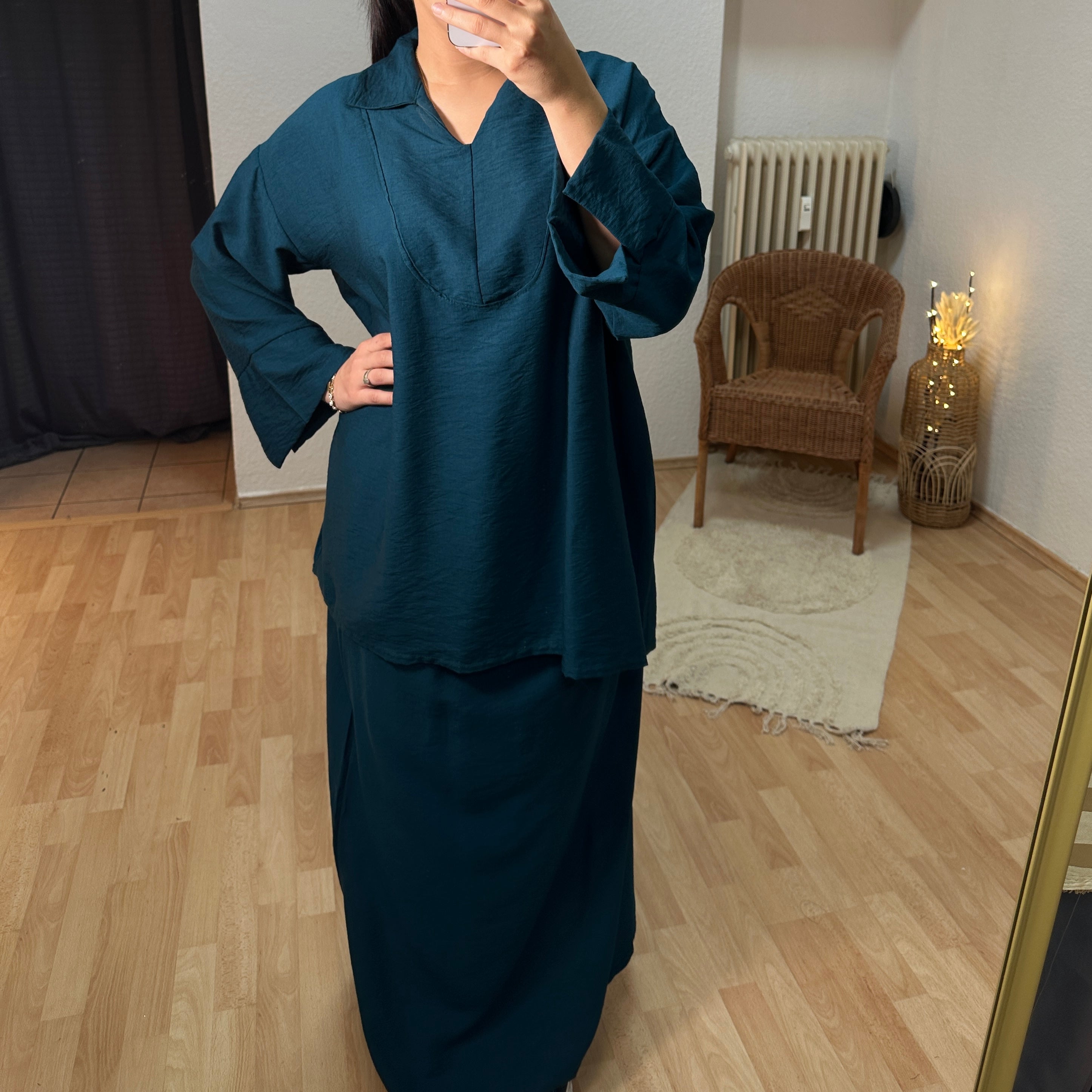 Rock mit langem Kragenoberteil