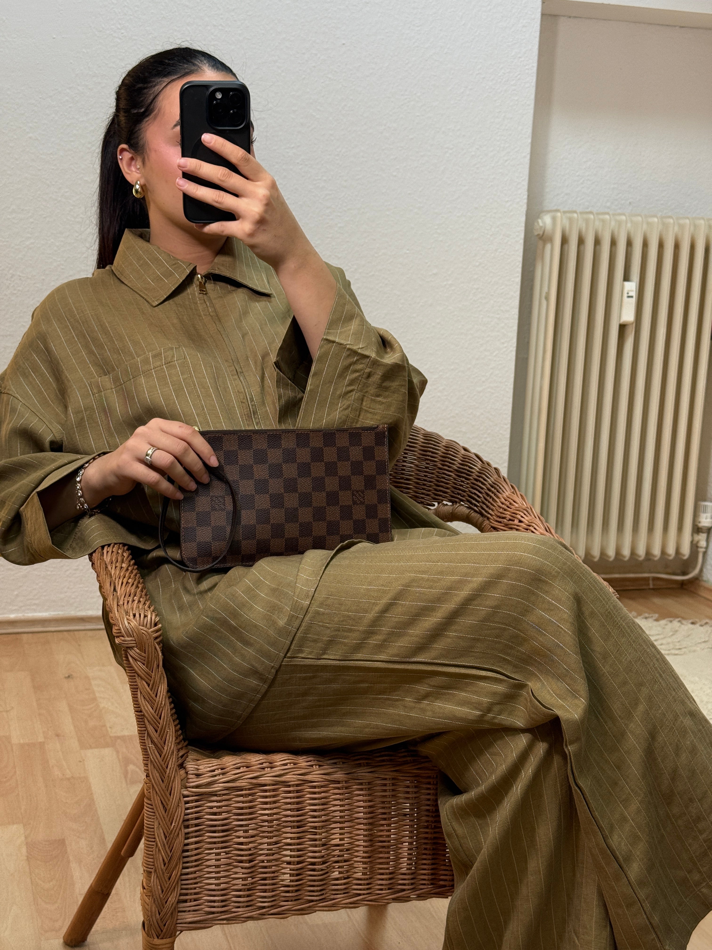 Reißverschluss Set aus weiter Hose und Hemd