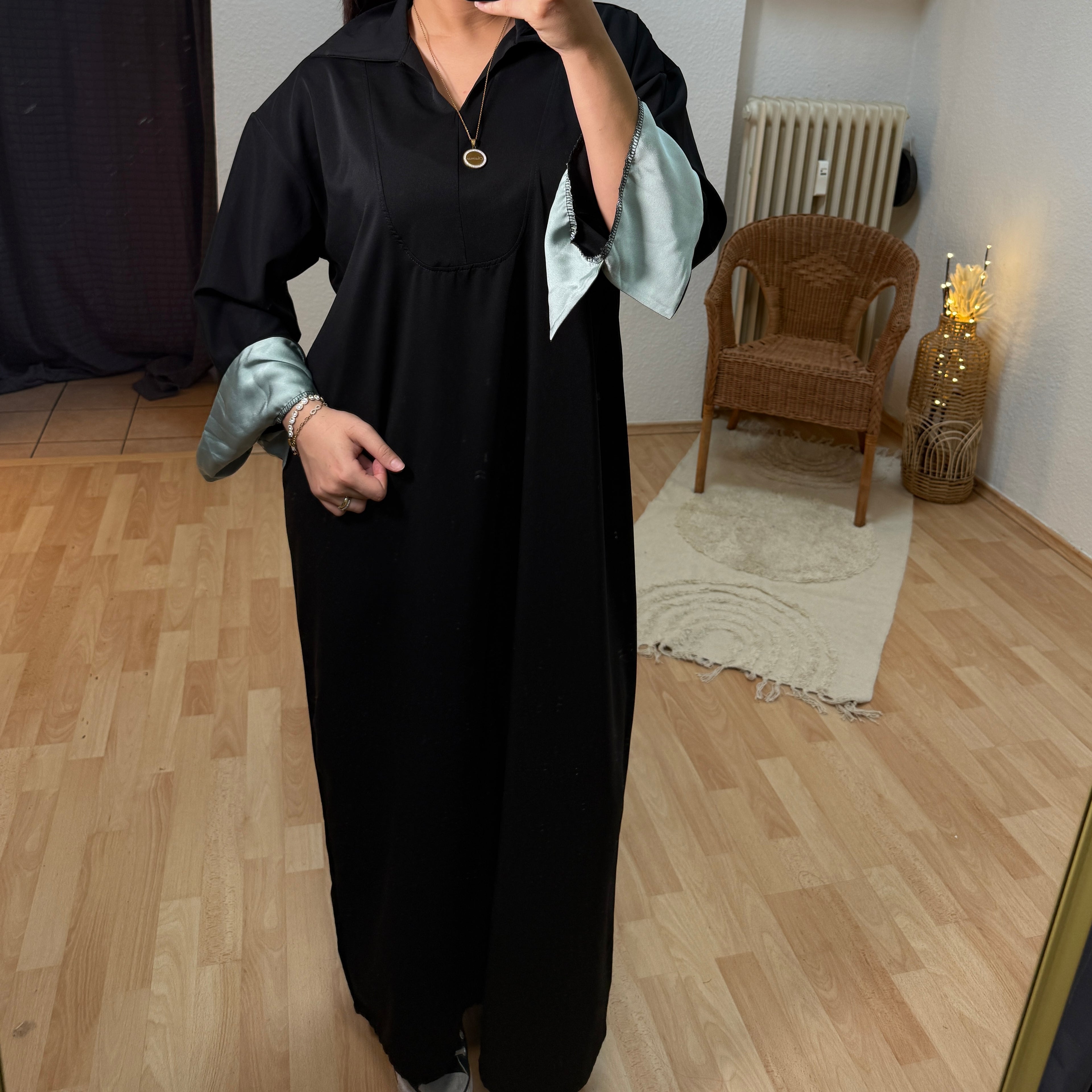 Abaya mit Kragen
