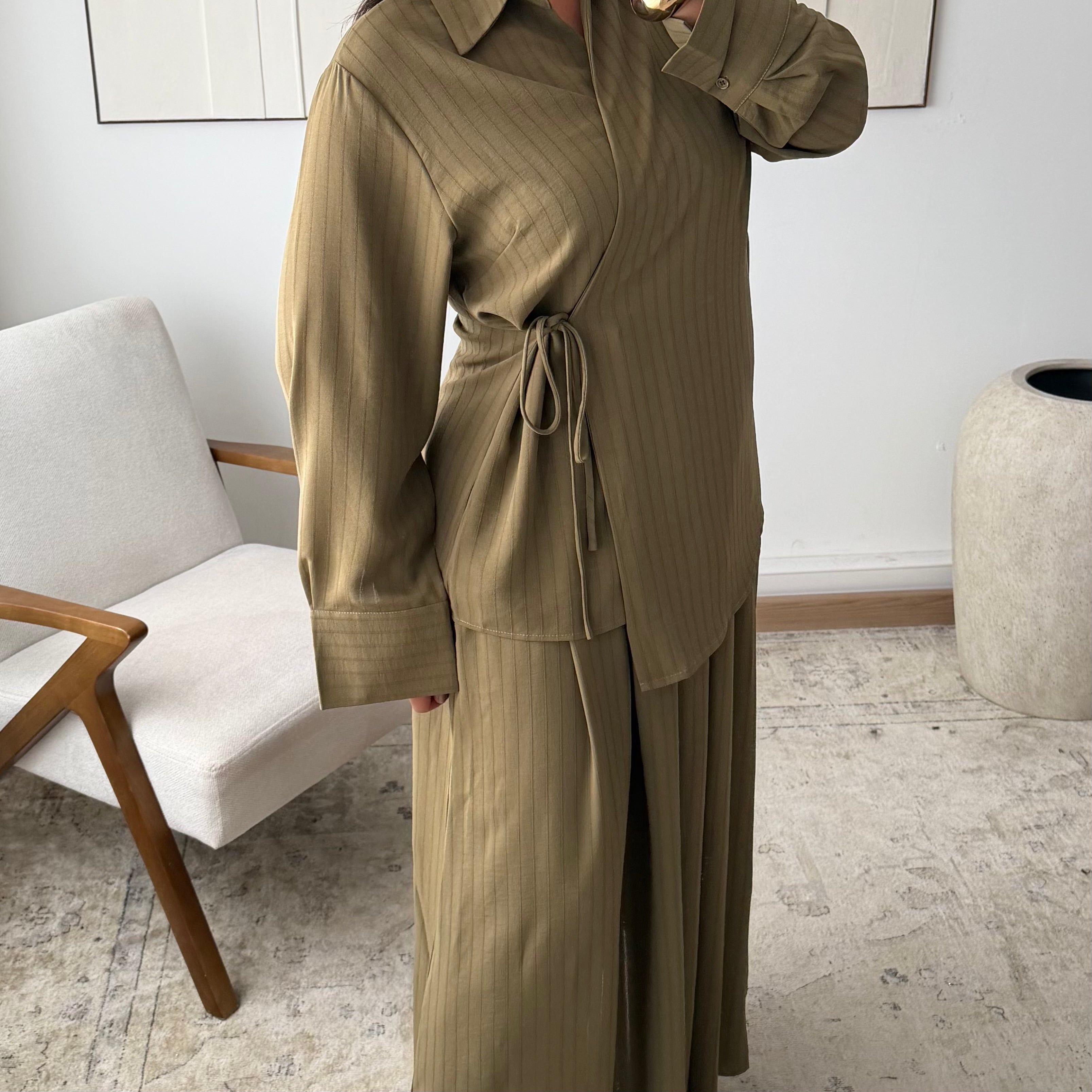 Rock Set aus Hemd mit Schnurband und Rock