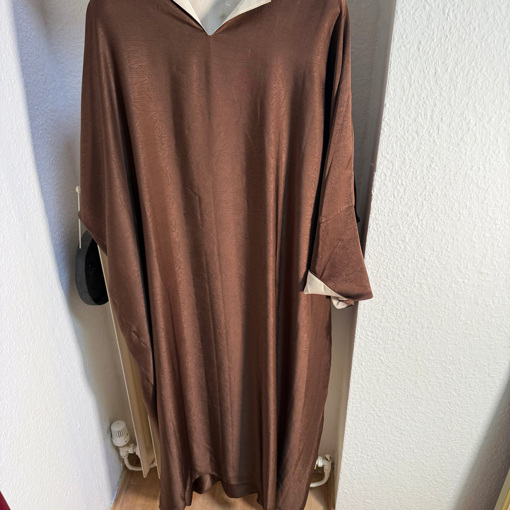 Kleid mit Kragendetail