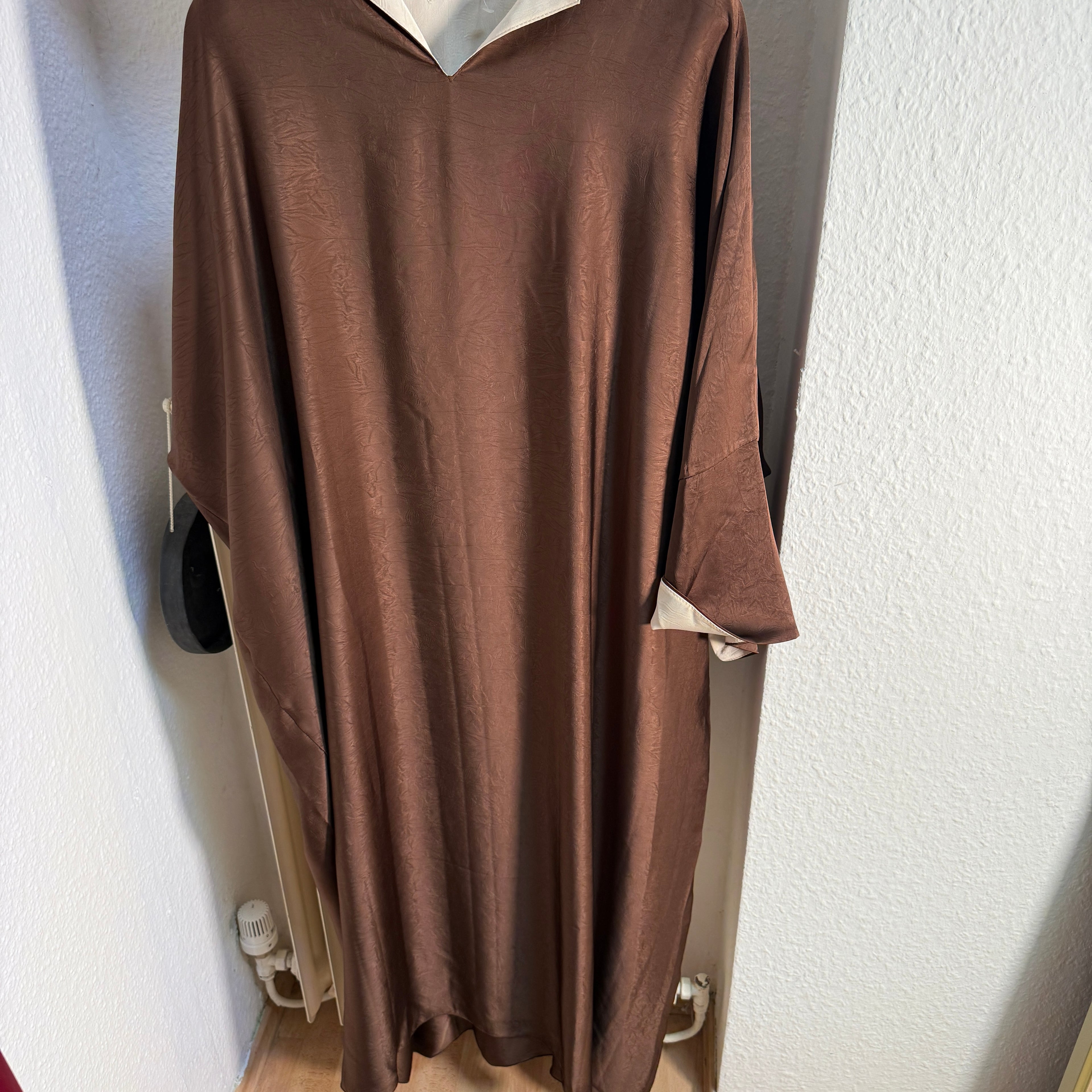 Kleid mit Kragendetail