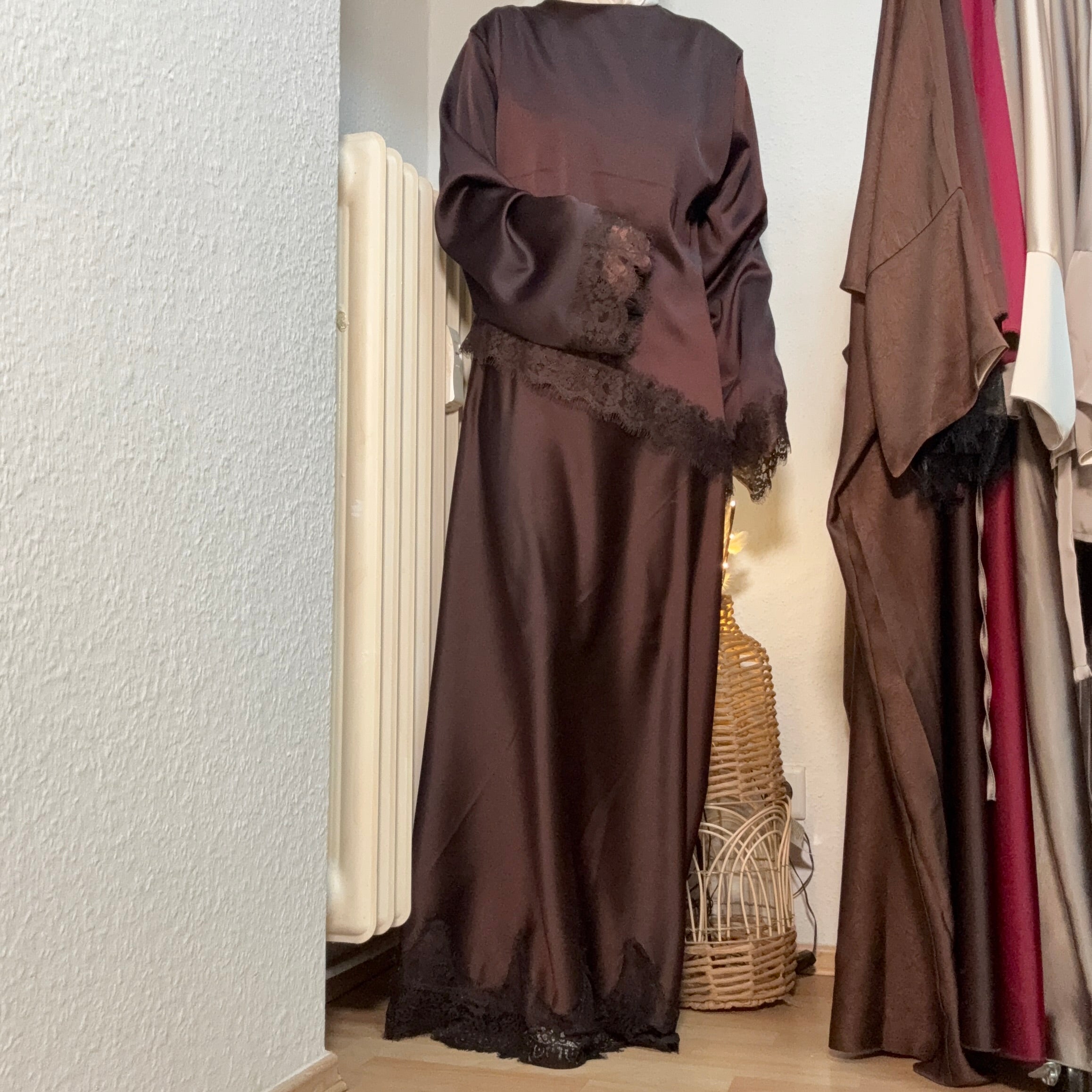 Satin Rock mit Spitze