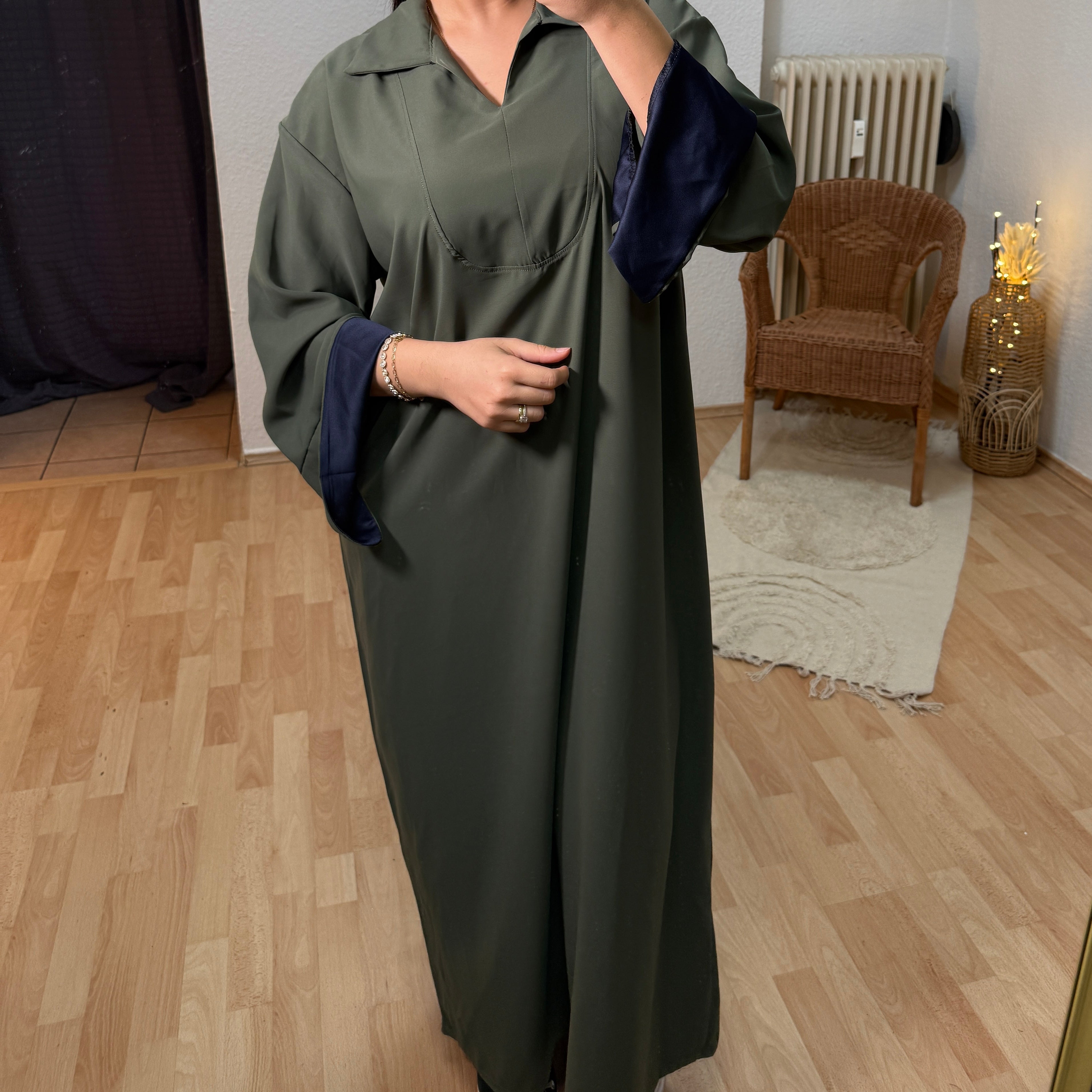 Abaya mit Kragen