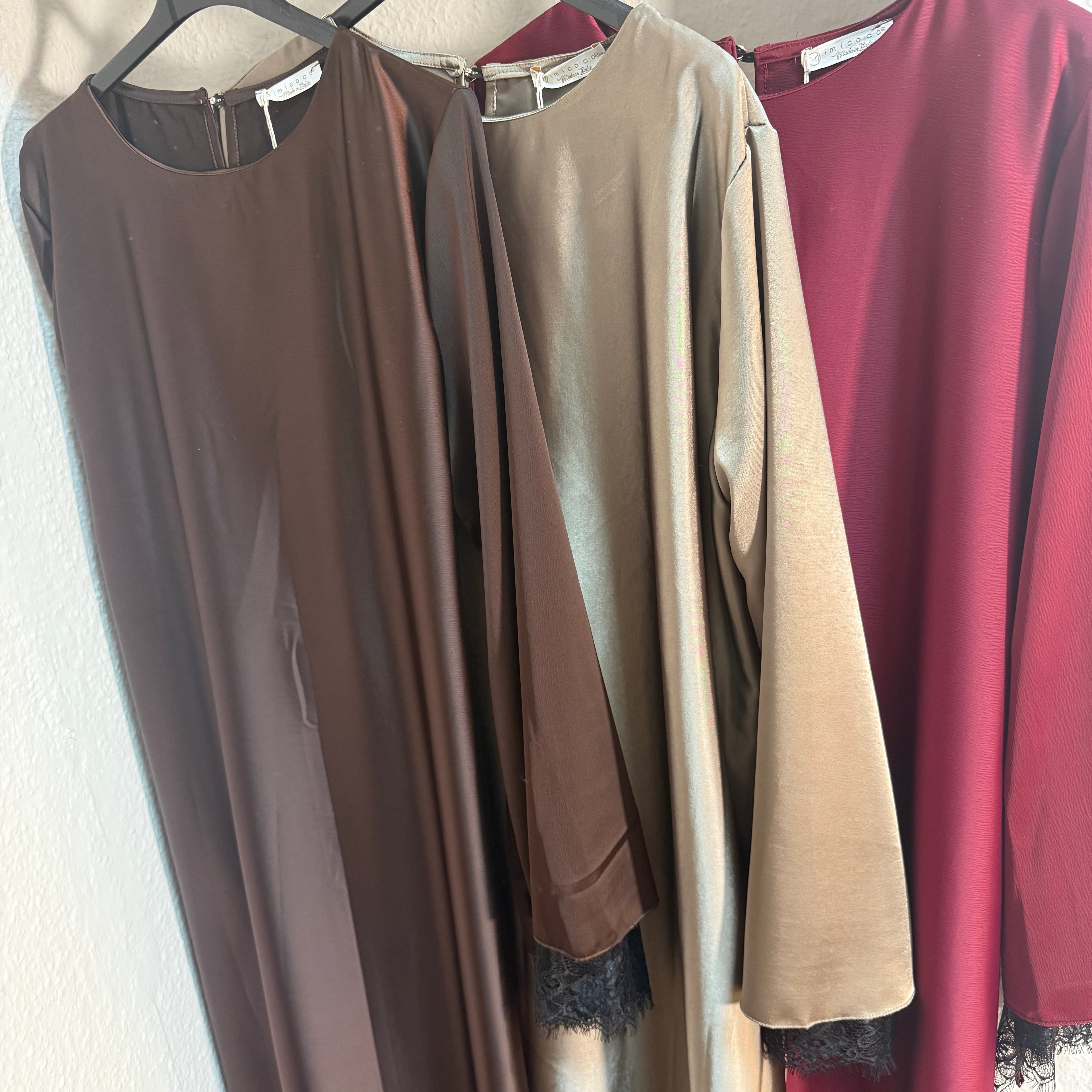 Kleid mit Spitzendetails